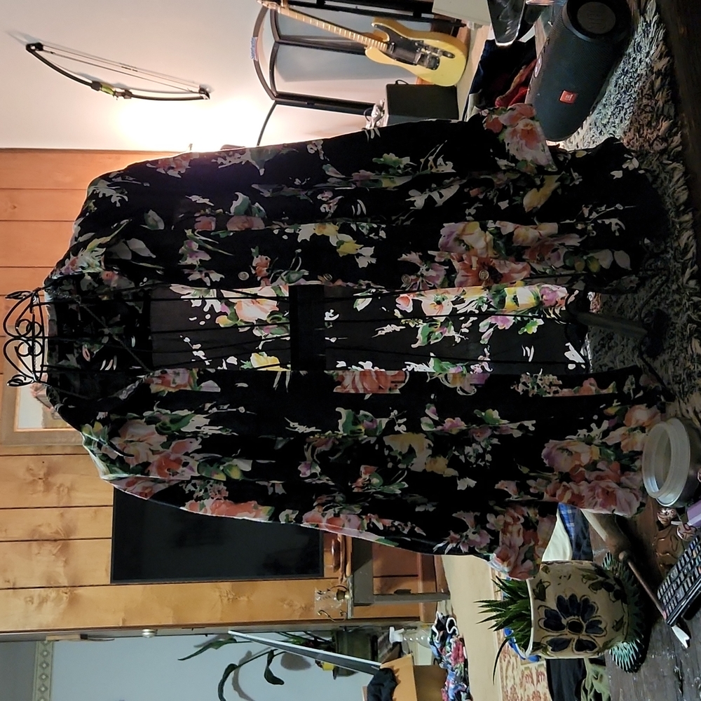 Chaos 2x floral blouse